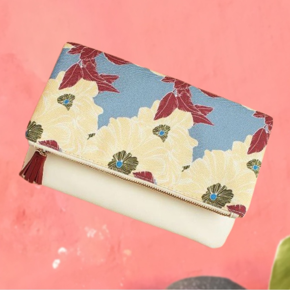 4 for $40🤍Floral Clutch Bag
